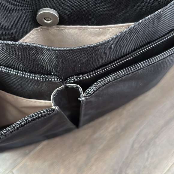 Baggallini Crossover Crossbody,RFID protection,wristlet incl.,phone/card pocket - Picture 8 of 15